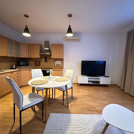 Modern & Cozy Apartment Near Hockey & Football Arena 브라티슬라바 외부 사진