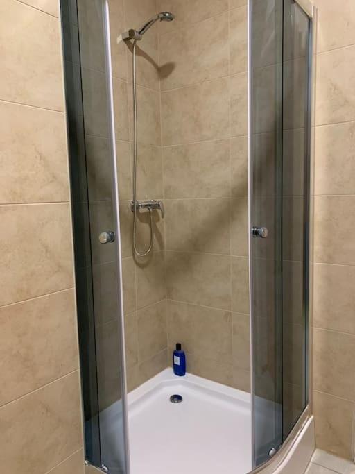 Modern & Cozy Apartment Near Hockey & Football Arena 브라티슬라바 외부 사진
