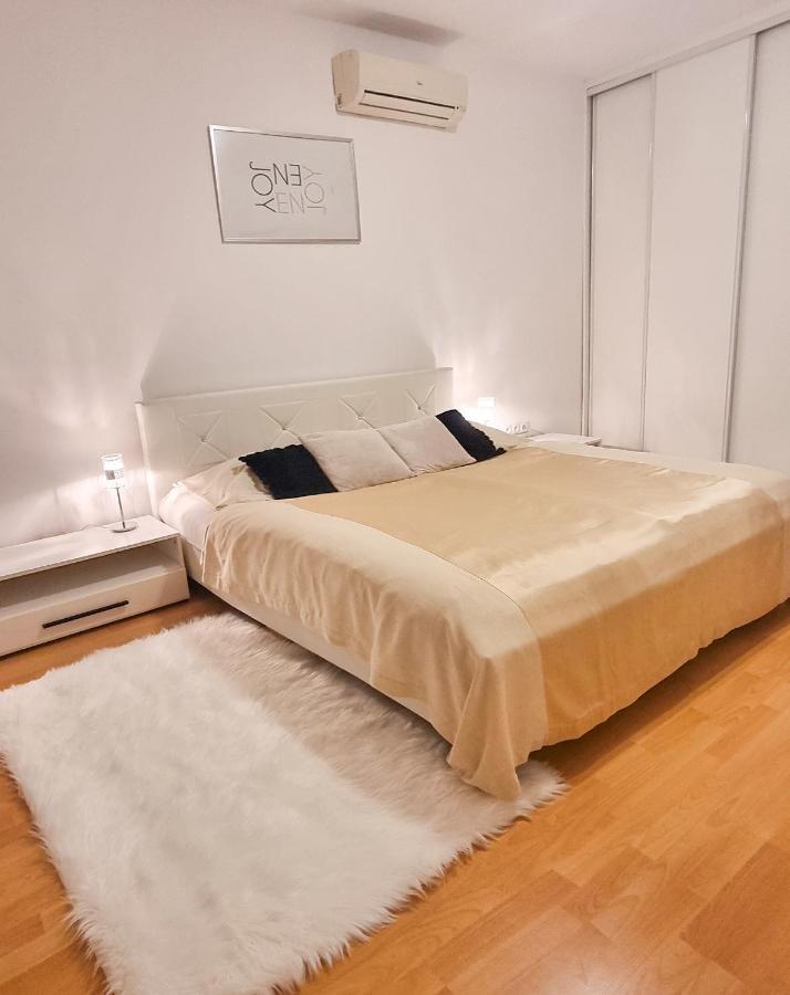Modern & Cozy Apartment Near Hockey & Football Arena 브라티슬라바 외부 사진