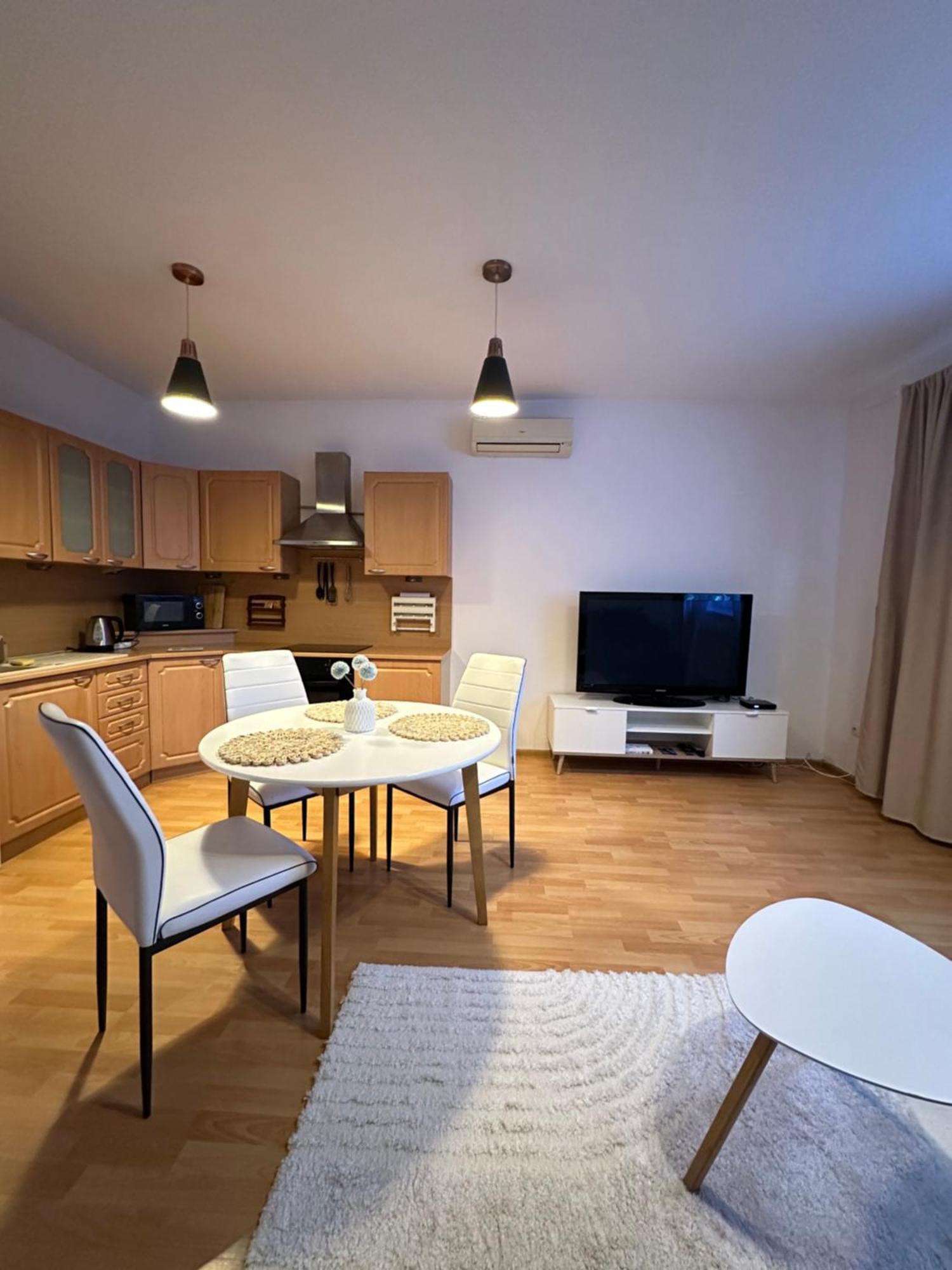Modern & Cozy Apartment Near Hockey & Football Arena 브라티슬라바 외부 사진